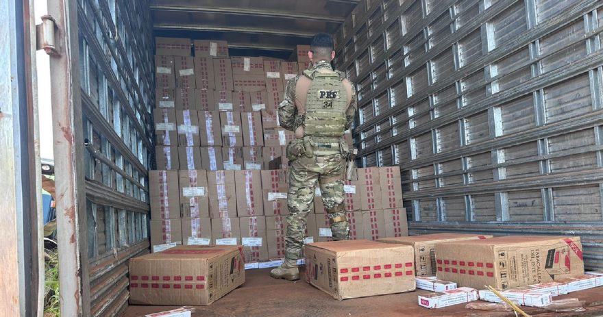 Adrenalina! Veja perseguição da PRF a caminhão carregado com maconha