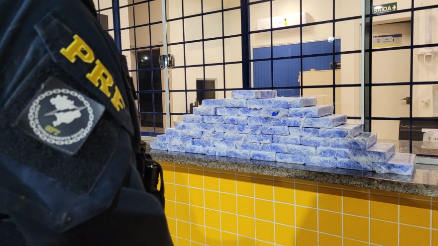 Casal de paraguaios é preso com 53 quilos de cocaína em Guaíra