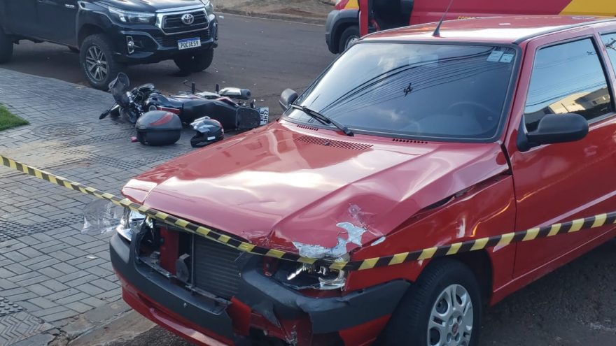 Grave acidente entre moto e Uno deixa vítimas no Bairro Neva