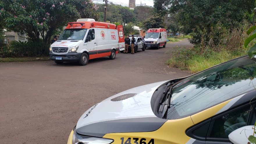 Em surto, homem invade residências e várias equipes da PM, Samu e GM são acionadas