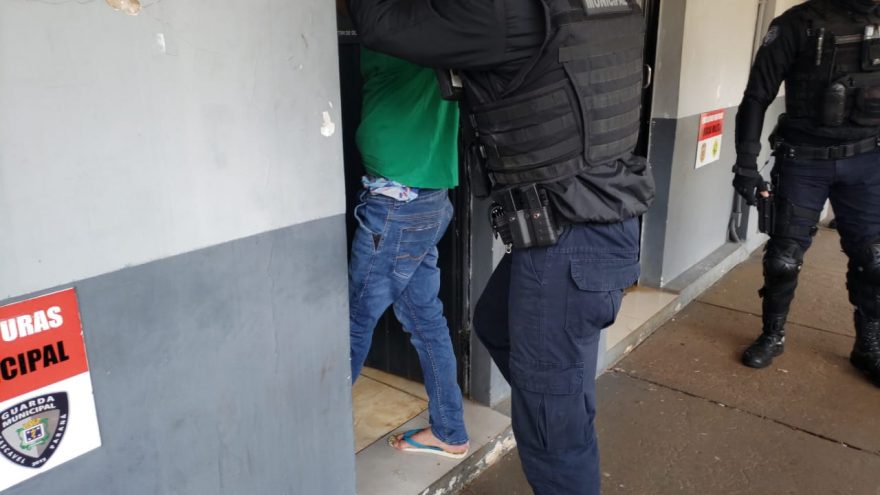 Homem descumpre medida protetiva, agride ex-companheira mas acaba detido em ação rápida do GPOM da Guarda Municipal