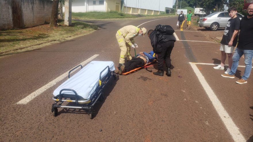 Cadeirante tem lesões graves após ser atropelado por moto