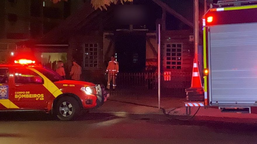 Princípio de incêndio em restaurante mobiliza Corpo de Bombeiros