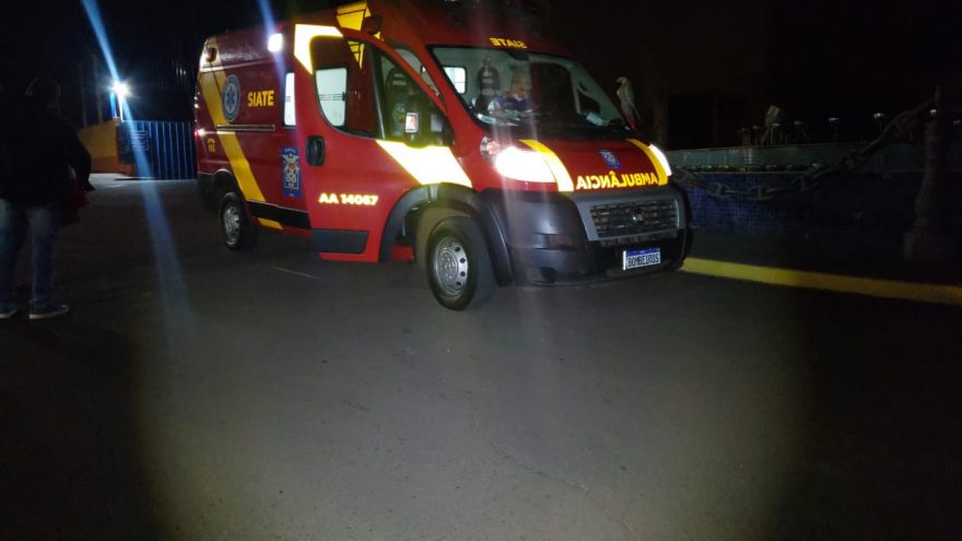 Motociclista fica ferida em acidente na Rua Jacarezinho