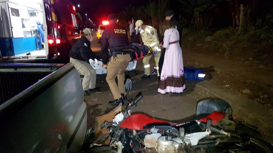 Motociclista fica ferida em acidente de trânsito na Rua da Pedreira