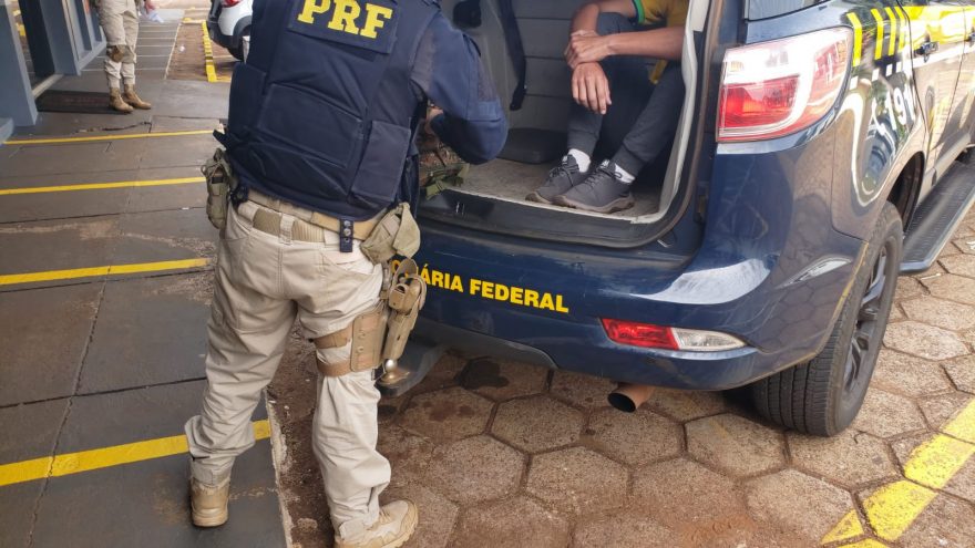 Jovem em posse de aproximadamente 100 kg de maconha é preso pela PRF
