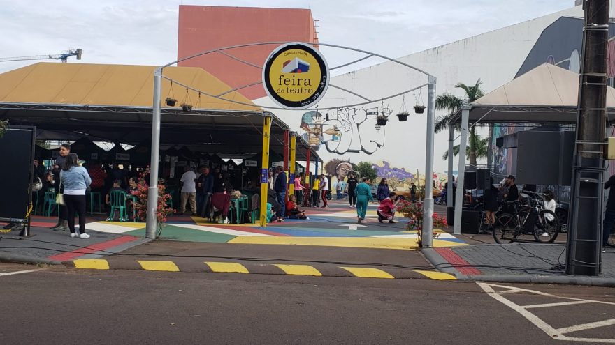 Domingo é dia de Feira do Teatro em Cascavel