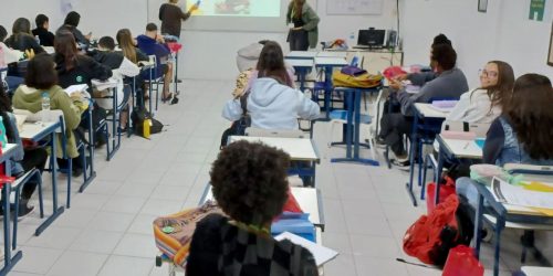 “Mudou minha visão de mundo”, diz ex-aluna de cursinho popular