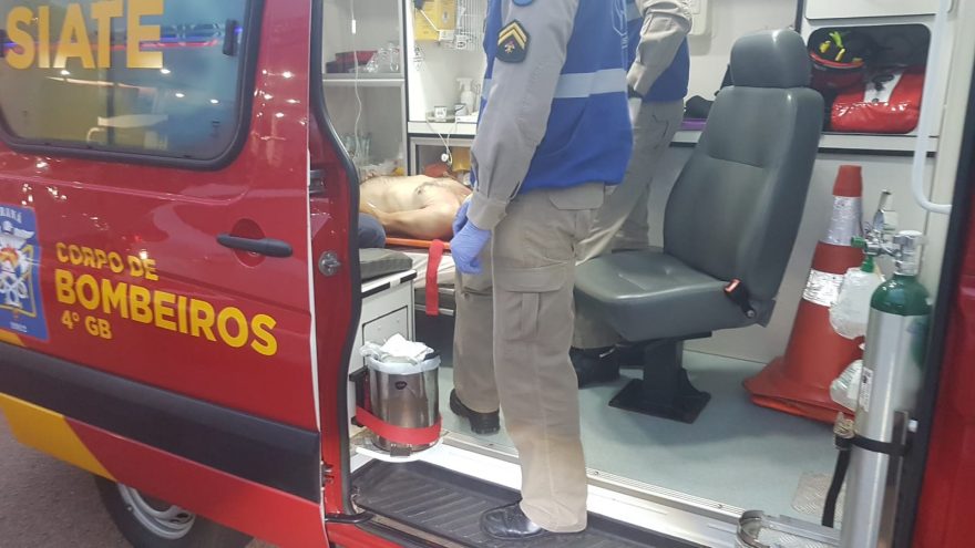 Homem sofre queimaduras no rosto, pescoço e tórax após explosão de combustível