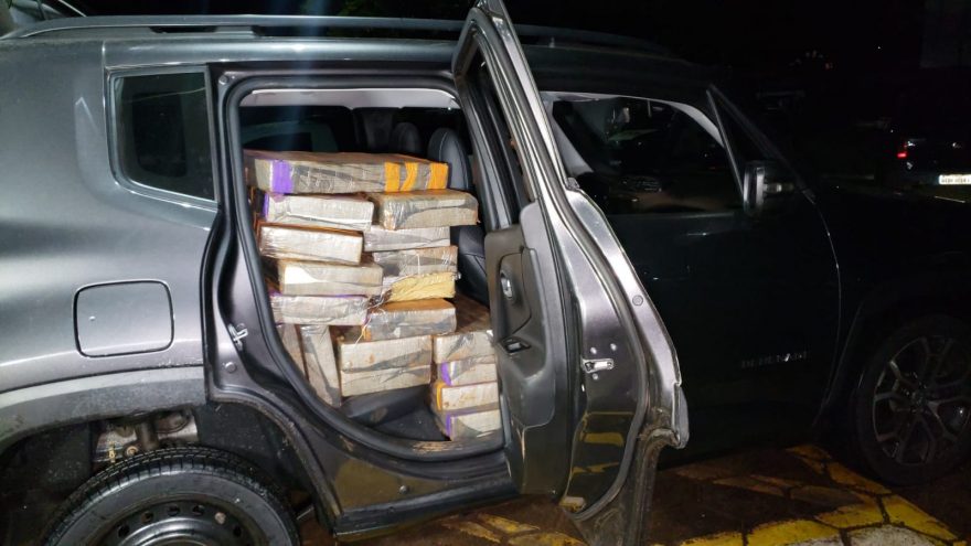Após perseguição de mais de 20 km, PRF apreende mais de 400 quilos de maconha
