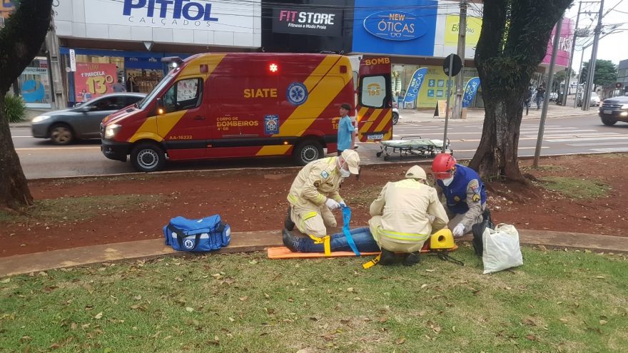 Pedestre fratura o dente após sofrer queda na Avenida Brasil