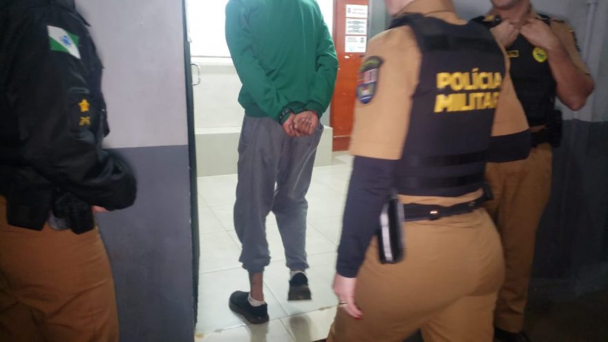 Após denúncia, PM trabalha rápido e detém homem que estaria tentando furtar veículos no Centro
