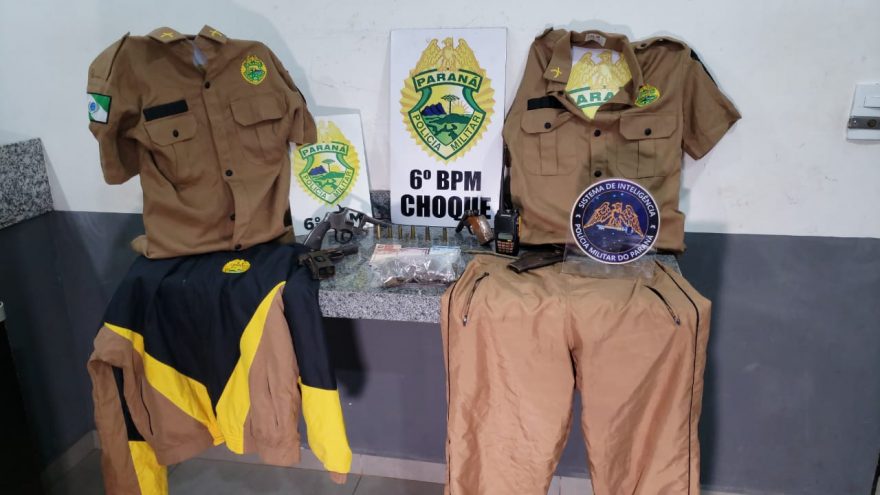 Homem é detido com drogas, armas e fardas da PM no Melissa