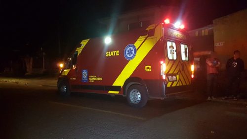 Faca nas costas! homem é atingido por companheiro de mulher que chorava na rua e a qual tentou ajudar Imagem referente a Faca nas costas! homem é atingido por companheiro de mulher que chorava na rua e a qual tentou ajudar