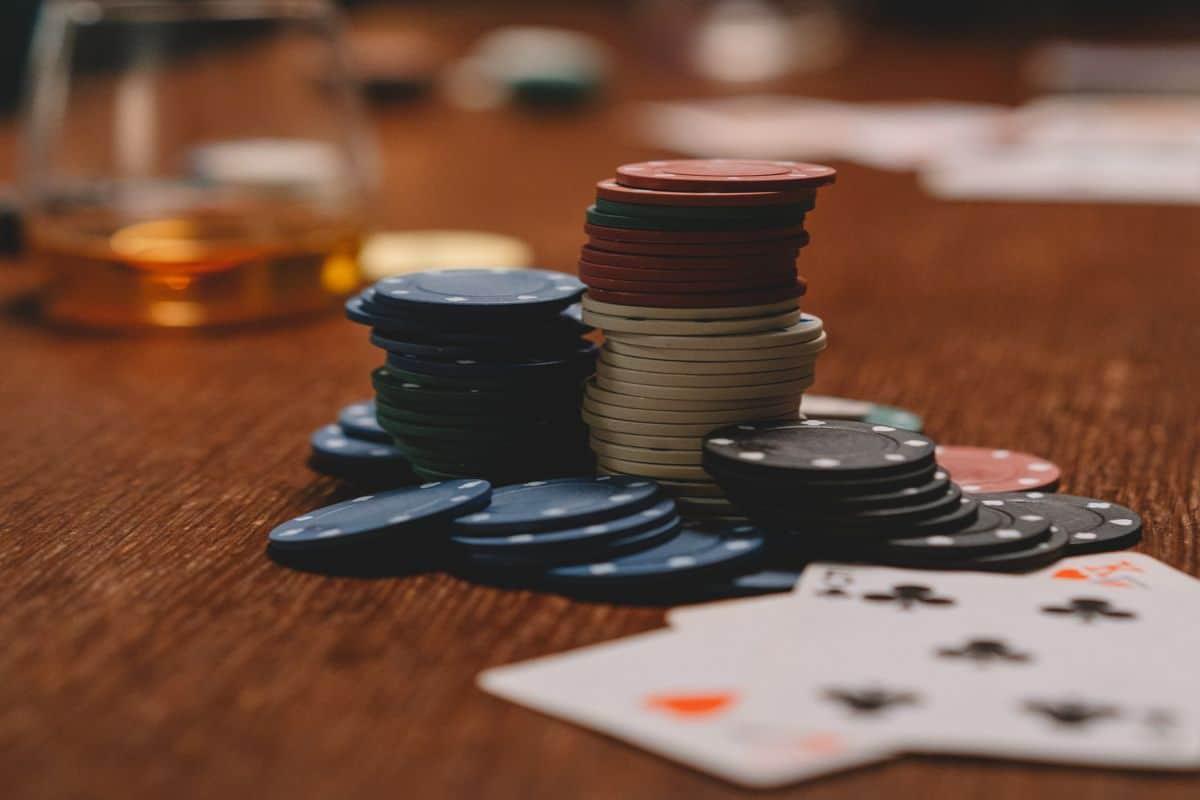 Dicas para jogar poker online de maneira inteligente