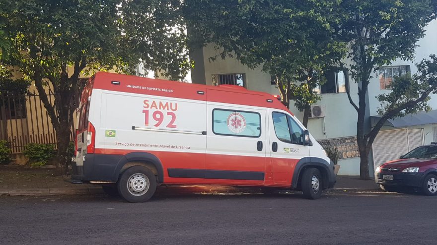Homem é socorrido pelo Samu em Kitnet no Bairro Neva, em Cascavel