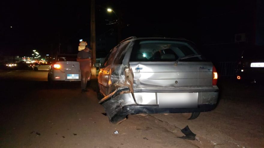 Motorista se envolve em acidente na Avenida Carlos Gomes e acaba detido por embriaguez ao volante