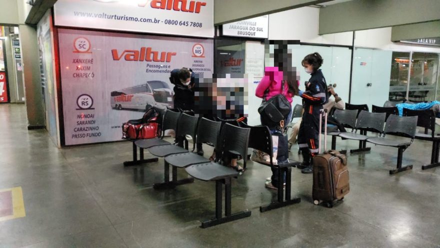 Idosa passa mal durante viagem e desce na Rodoviária de Cascavel onde é socorrida pelo Samu