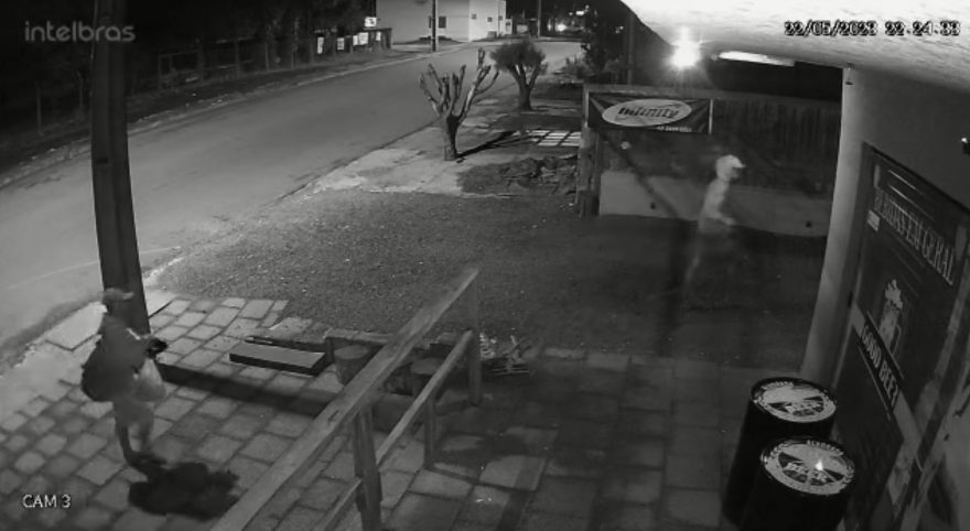 Ladrões furtam churrasqueira de alumínio no Jardim Alvorada