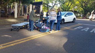 Idosa tem fratura no quadril e lesão na cabeça após ser atropelada por carro no Centro