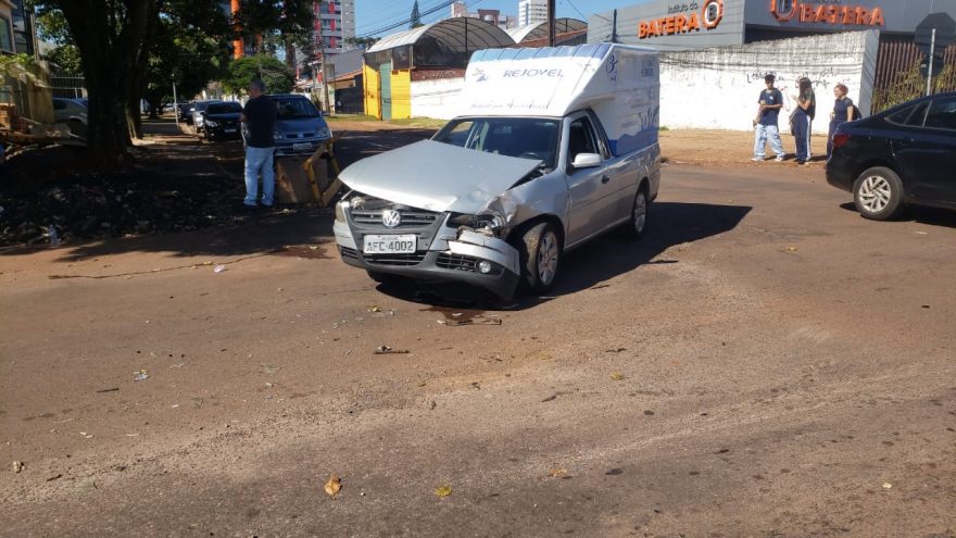 Colisão entre veículos é registrada no Bairro Coqueiral, em Cascavel