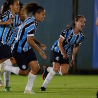 Grêmio bate Inter na abertura da 13ª rodada do Brasileiro Feminino