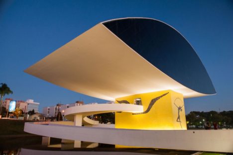 Imagem referente a Museu Oscar Niemeyer promove exposição individual com 131 obras de Leila Pugnaloni