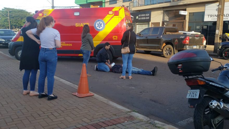 Bombeiros atendem vítima de acidente em frente ao Hospital de Retaguarda