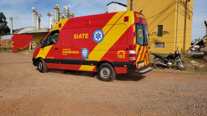 Homem sofre queda de caminhão em empresa às margens da BR-277