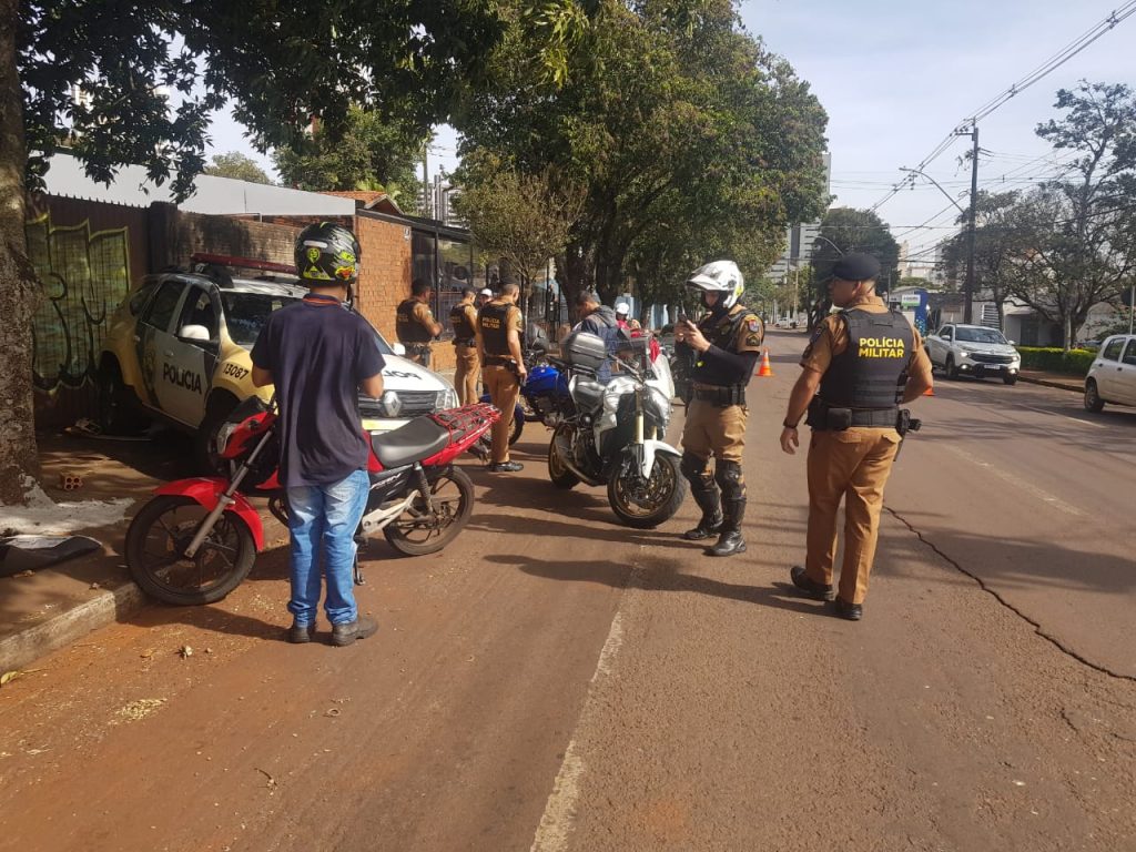Ação da Polícia Militar resulta em motos e carros retirados das ruas
