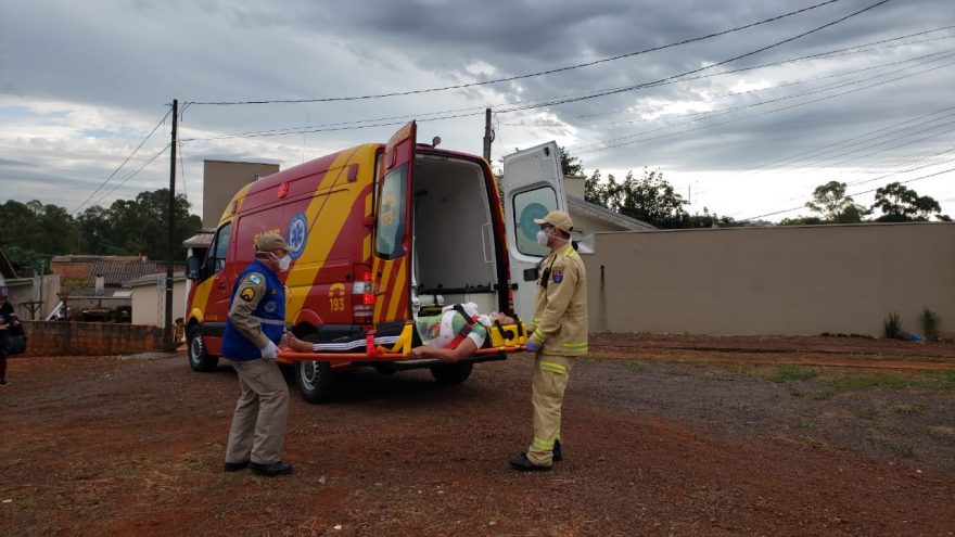 Mulher cai no banheiro e sofre luxação no ombro no Santa Felicidade