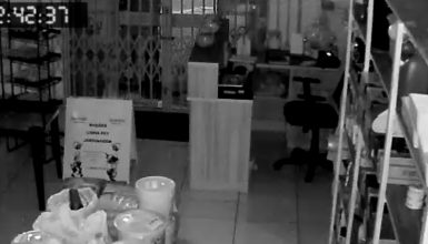 Imagem referente a Câmeras de segurança registram arrombamento a comércio no Guarujá