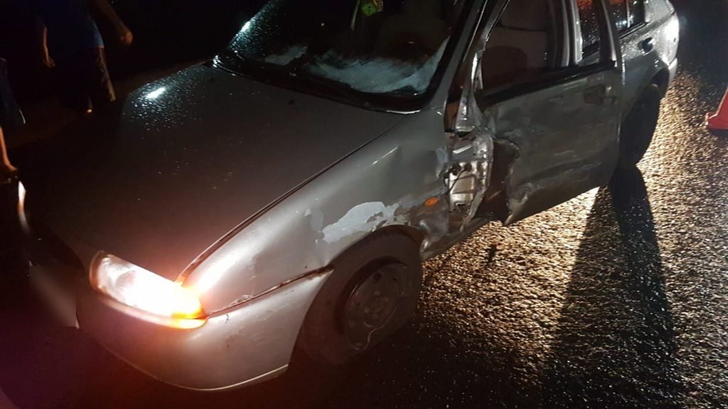 Colisão entre dois carros é registrada na BR-277; condutor de gol teria abandonado o local
