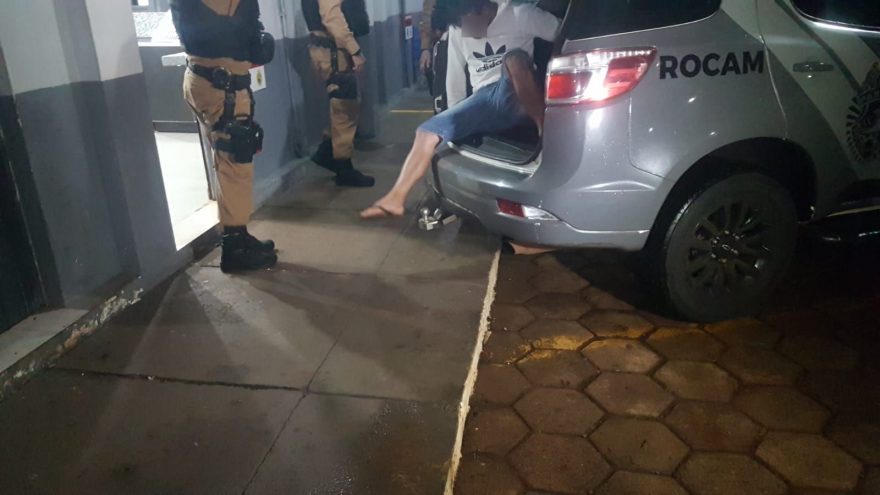 Homem é detido pela Rocam com 60g de crack no Santa Cruz