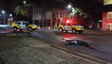 Imagem referente a Mulher morre após ser atropelada e arrastada por 70 metros na Rua Paraná, no centro de Cascavel