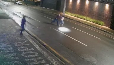 Imagem referente a Câmera registra mulher sendo agredida antes de ser deixada caída no meio da rua e atropelada