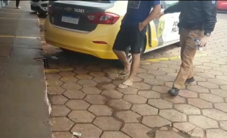 Com mandado de prisão expedido pelo não pagamento de pensão, homem é detido pela PM
