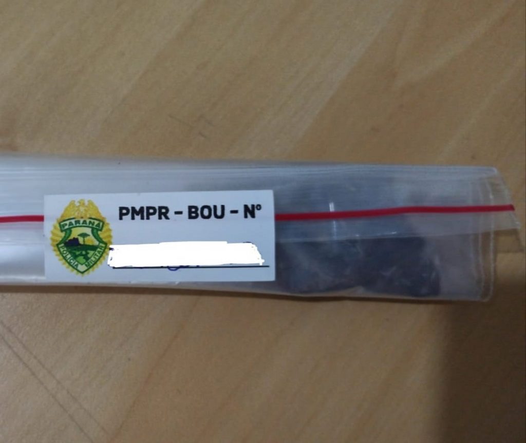 Jovem é detido com maconha na Rua Indira Gandhi