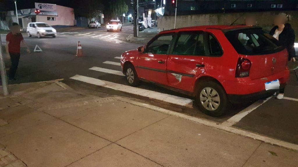 Gol e Ônix se envolvem em colisão no Centro