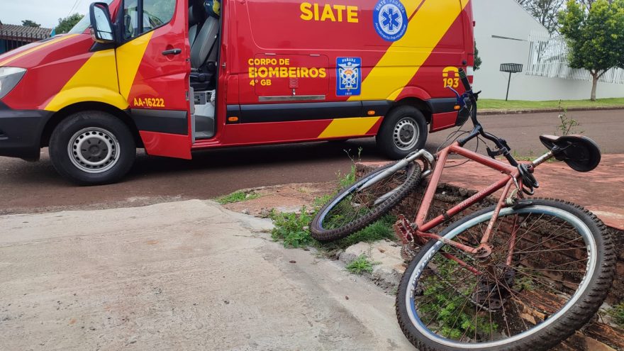 Ciclista tem lesão na cabeça após acidente no Cascavel Velho