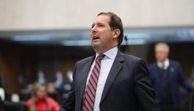 Marcel Micheletto, Prefeito de Assis Chateaubriand leva moradora à Justiça após críticas em rede social Imagem referente a Marcel Micheletto, Prefeito de Assis Chateaubriand leva moradora à Justiça após críticas em rede social