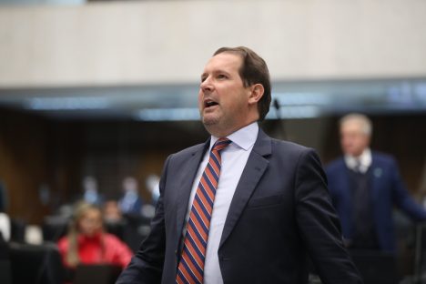 Marcel Micheletto, Prefeito de Assis Chateaubriand leva moradora à Justiça após críticas em rede social Imagem referente a Marcel Micheletto, Prefeito de Assis Chateaubriand leva moradora à Justiça após críticas em rede social