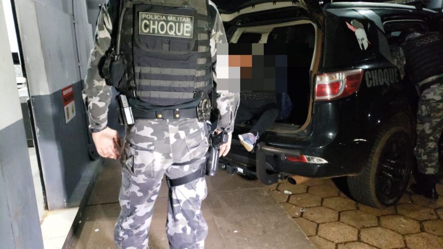 Homem e mulher são detidos com crack na mão inglesa