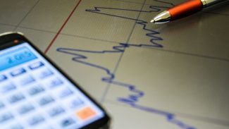 Indicador de Incerteza da Economia oscila em “patamar desconfortável”