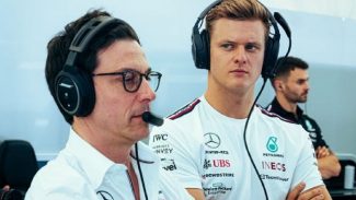 Mick Schumacher faz 'estreia' na Mercedes com testes no novo carro em Barcelona