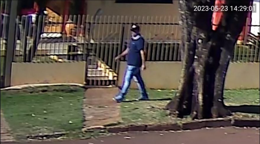 Polícia Civil divulga imagens de homem que estaria invadindo residências em Corbélia