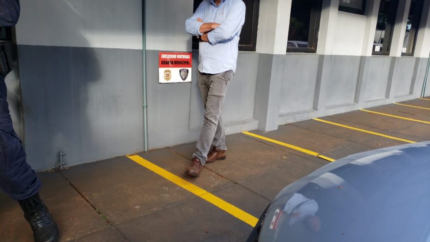 Motorista em carro com placa adulterada é detido pela GM