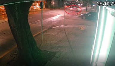 Imagem referente a Novas imagens mostram corpo de Daiane de Jesus Oliveira sendo arrastado por veículo Golf