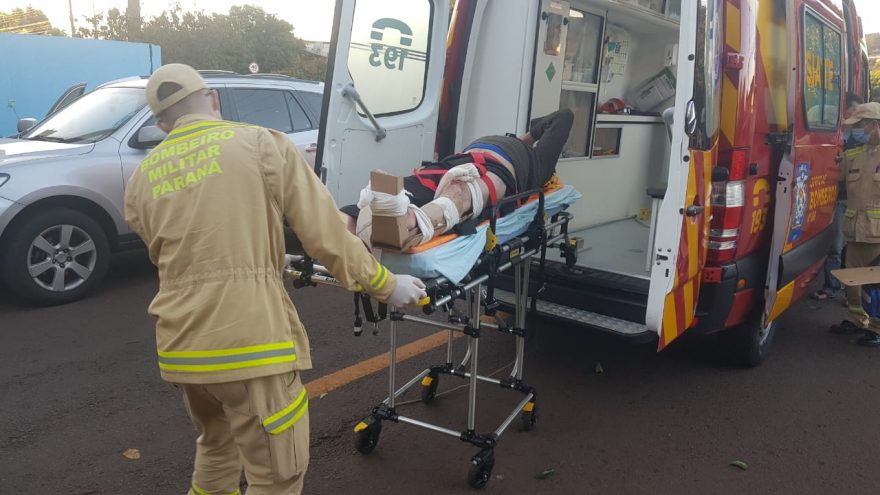 Após atropelar cachorro, motociclista sofre queda e fica ferido