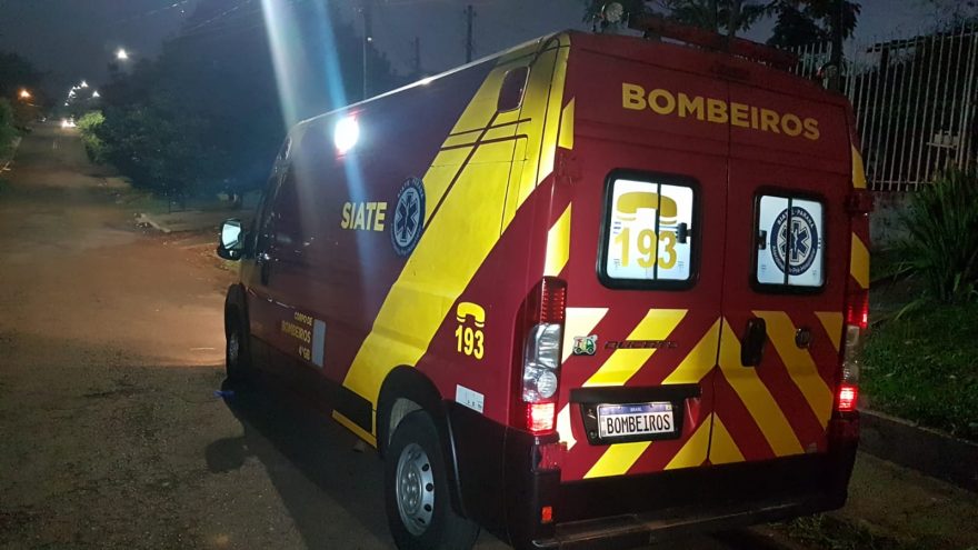 Mulher sofre queda e machuca a mão no Universitário